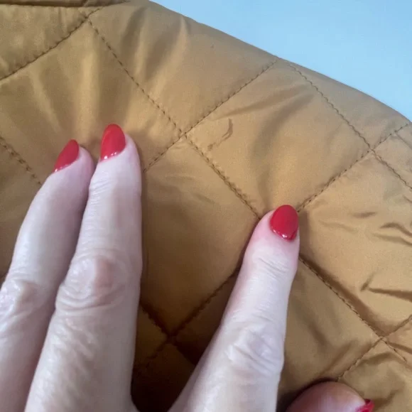 Old Navy Women's Quilted Mustard/Gold Vest - Picture 4 of 4